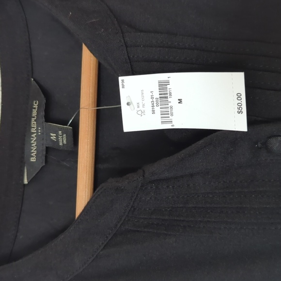 Banana Republic top, size small NWT - Picture 3 of 3